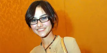 Zee Zee Shahab Berjilbab Dalam 'UMMI AMINAH'