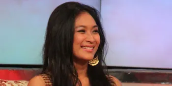 Jadi Keluarga Raja, Happy Salma Jaga Keanggunan