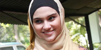 Zee Zee Shahab Belum Siap Berjilbab