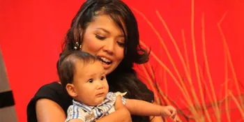 Shanty Tak Nyaman Tinggalkan Anak di Rumah