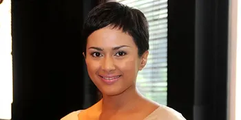 Sarah Sechan dan Suami Sering Besuk Ayah