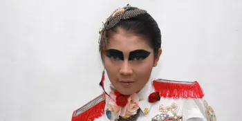Show, Indah Dewi Pertiwi Pakai batik
