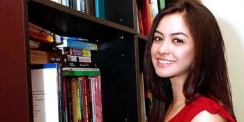 Wah, Revalina S Temat Jadi Guru Fisika!