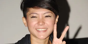 Ngefans, Poppy Sovia Cium Pipi Kaka Slank