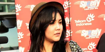 Sissy Priscillia Mendadak Jadi Vokalis