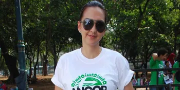 Peduli, Donna Agnesia Ajarkan Berbagi Pada Anak