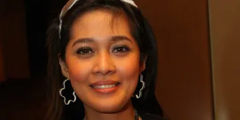 Gracia Indri Pakai Jilbab!