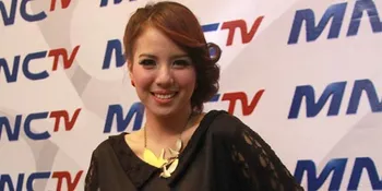 Tya Ariestya Hampir Terkena Lemparan Botol