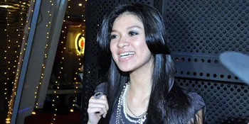 Show Off Air, Delia Tak Bawakan Lagu Ecoutez