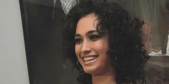 Ingin Terlihat Beda, Alexandra Gottardo Tampil Afro