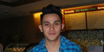 Vicky Nitinegoro Tak Ingin Jadi Bintang Besar