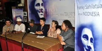 Keluarga Franky Sahilatua Kritik Pemerintah