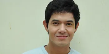 Turun Strata, Dude Harlino Dipaksa Adaptasi