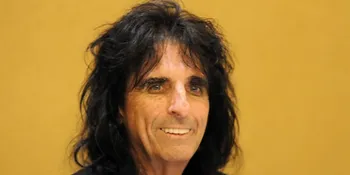 Alice Cooper Akan Bawakan 25 Lagu Hitsnya