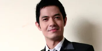 Dude Harlino Sedang Belajar Jadi Sopir!