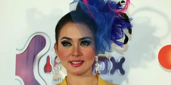 Syahrini Terbang di Istora Senayan