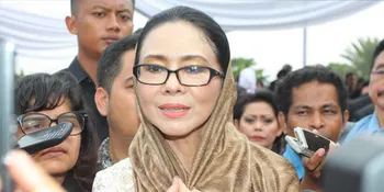 Kebaya Batik Jadi Pesan Akhir Moerdiono