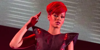 Rihanna Kirim Single Keenam ke Puncak Tangga