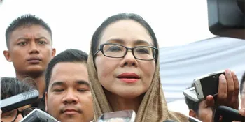 Sosok Moerdiono di Mata Poppy Dharsono