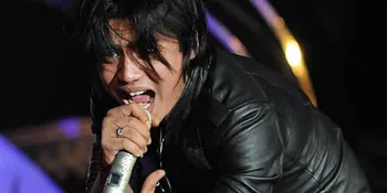 Tahun Baru 2012, Job Terakhir Charly di ST12