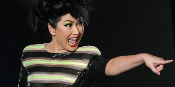 Deretan Artis di Peragaan Busana IPMI Trend Show 2012!