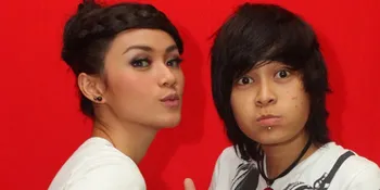 The Virgin Biasa Makan di Emperan