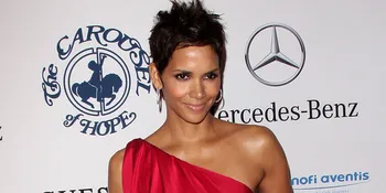 Hii! Halle Berry Dikuntit Orang Tak Dikenal!