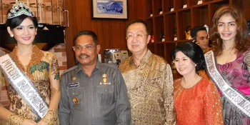 Maria Selena Nikmati Spa Disaksikan Warga Medan