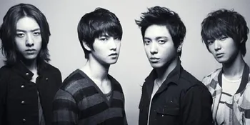 Show Rahasia CN Blue Dihentikan Polisi!
