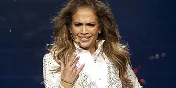 Jennifer Lopez Menangis Keluar Panggung