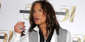 Jatuh, Steven Tyler Masuk Rumah Sakit!
