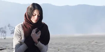 Donita Punya 'Tombol' Air Mata