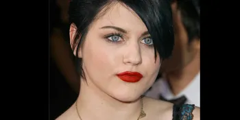 Putri Kurt Cobain Menikah Dengan Pria Mirip Ayahnya?