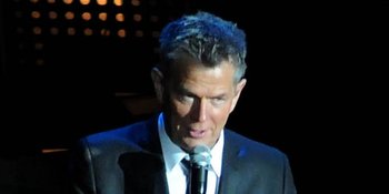 David Foster: Kalau Bisa Nyanyi, Saya Lebih Kaya