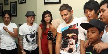 Wow, Wali Band Berkolaborasi Dengan Joe Saint Loco