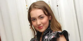 Rianti Cartwright Gak Vakum Demi Momongan