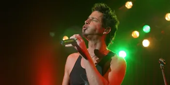 Sakit, Chris Cornell Batalkan Konser