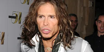 Steven Tyler Obsesi Hancurkan Penyakit Tenggorokan!