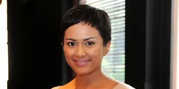 Ade Tak Peduli Masalah Sarah Sechan