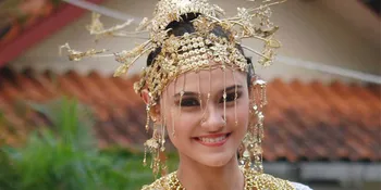 Zee Zee Shahab - Prabu Revolusi Menikah di 'Pasar Malam'