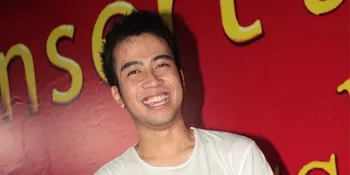 Vidi Aldiano Bawakan 4 Lagu di Resepsi Ibas - Alya