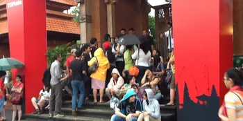 Penonton Mulai Penuhi Konser Jason Mraz