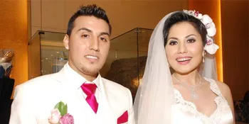 Emma Waroka - Juan Luis Komplit Nikah di 11-11-11