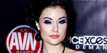 Sasha Grey Diprotes Orang Tua Murid