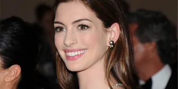 Happy 29th Birthday, Anne Hathaway!