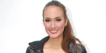 Nadine Chandrawinata Berjuang Lewat Lukisan!