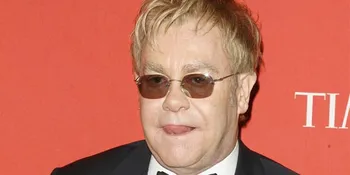 Promotor Bantah Konser Elton John Mundur Karena Bisnis