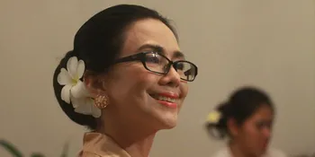 Poppy - Moerdino Komunikasi Lewat Orang Pintar