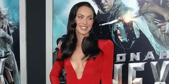 Nervous, Megan Fox Minum Ramuan China