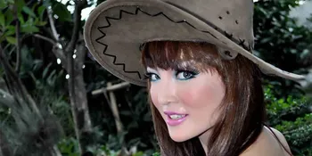 Fifie Buntaran Jenguk Nando di RSCM